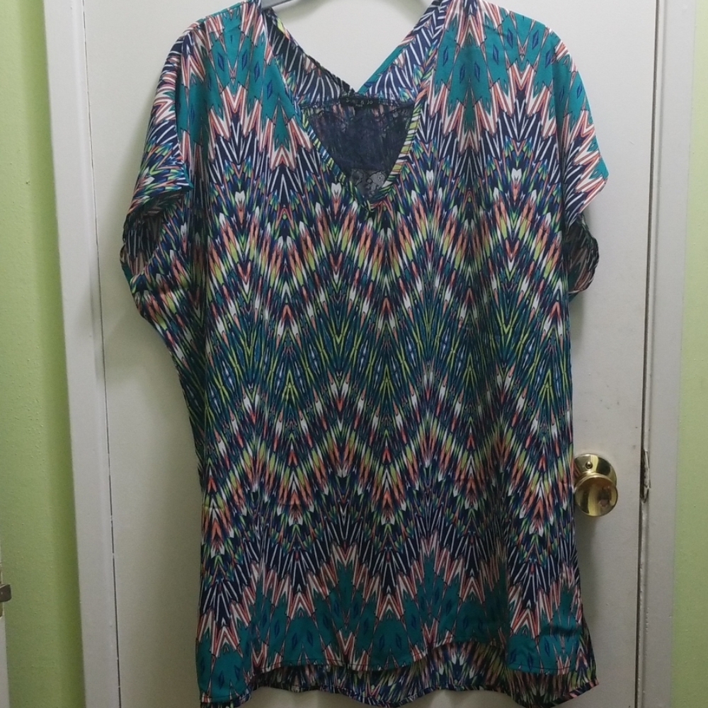 Lose top with v-neck  and black lace insert